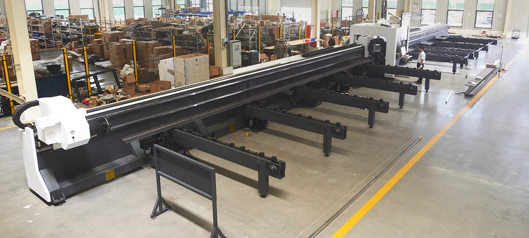 Zautomatyzowany system załadunku na maszynie CNC do laserowego cięcia rur.webp